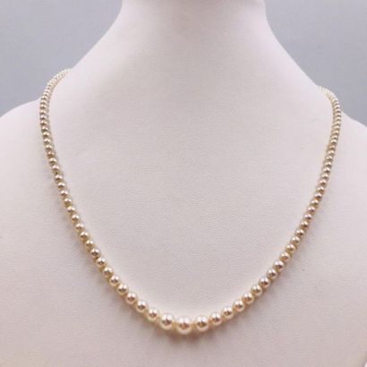 null NECKLACE made up of a row of one hundred and twenty-three round cultured pearls...