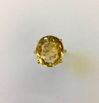 null 
BAGUE


en or jaune 750 millièmes ornée d'une citrine ovale d'environ 11 carats....
