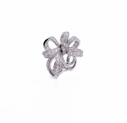 null RING "falbala" knot in 750 thousandths white gold and brilliant-cut diamonds....
