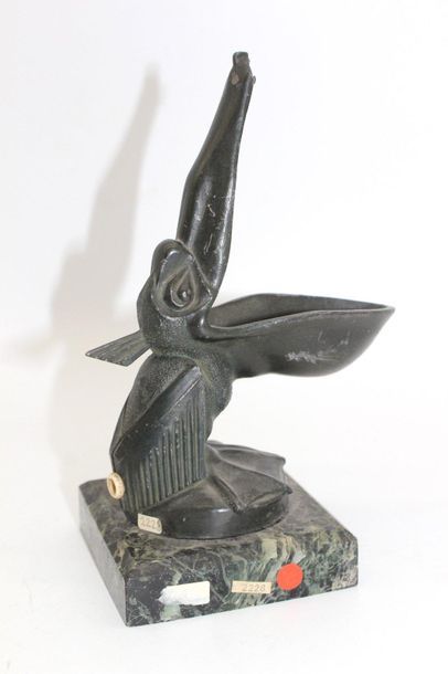MAX LE VERRIER (1891-1973) Max Le Verrier (1891-1973)

The Pelican

Paperweight version...
