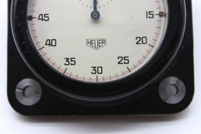 null Chronomètre Heuer au 1/5°

Chronomètre Heuer dans un boîtier démontable pour...