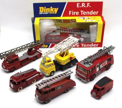 null Dinky Toys - Fire Brigade

All the miniatures are 1/43rd scale.

-Dinky Supertoys...