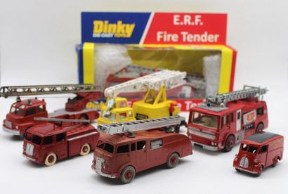 null Dinky Toys - Fire Brigade

All the miniatures are 1/43rd scale.

-Dinky Supertoys...