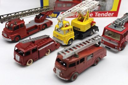 null Dinky Toys - Fire Brigade

All the miniatures are 1/43rd scale.

-Dinky Supertoys...