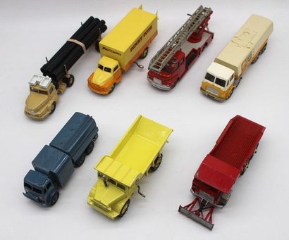 null Dinky Supertoys - Trucks 

All the miniatures are 1/43rd scale.

- Dinky SuperToys...