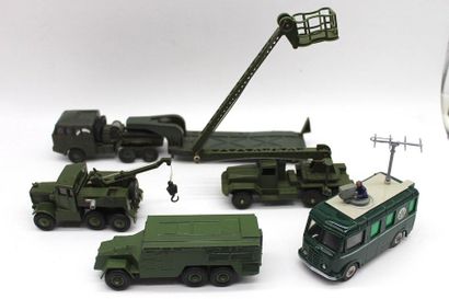 null Dinky Toys - Military Lot N° 2

All the miniatures are 1/43rd scale.

- Dinky...