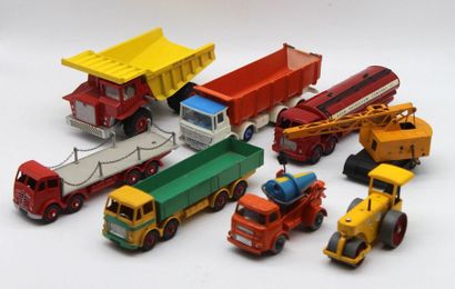 null Dinky Toys - Construction equipment and trucks Lot N°1

All the miniatures are...