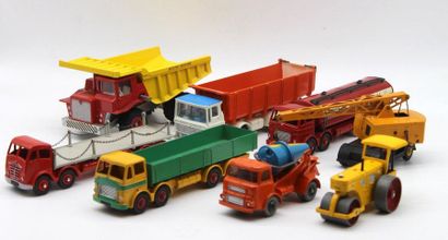 null Dinky Toys - Construction equipment and trucks Lot N°1

All the miniatures are...