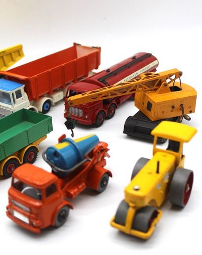 null Dinky Toys - Construction equipment and trucks Lot N°1

All the miniatures are...