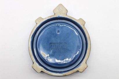 null Hotchkiss
Blue enamelled earthenware ashtray representing the "Hotchkiss" logo...