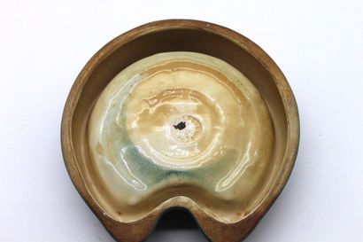 null Ashtray counter Simca Aronde 1300

Glazed earthenware ashtray in the shape of...