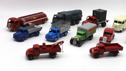 null Dinky Toys- Automobiles et camionnettes

Tous les miniatures sont 1/43 ème .

-...