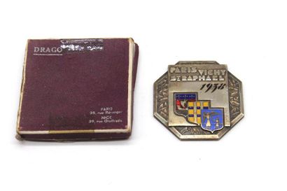 null Médaille du Paris Saint Raphael 1938

Médaille octogonale en métal argenté et...