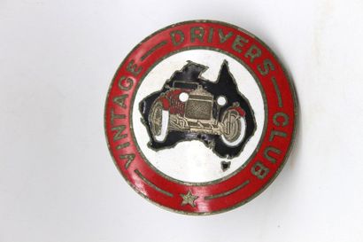 null Badge "Vintage Drivers Club"

Badge nickelé et émaillé du Vintage Drivers Club...