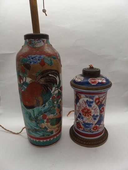 null Vase en porcelaine de Chine décor au coq monté en lampe (percé), on y joint...
