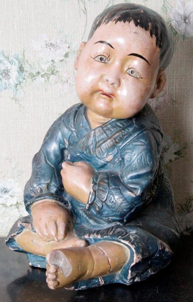 null Enfant Chinois en plâtre polychrome. (Accidents et restaurations) H : 35 cm