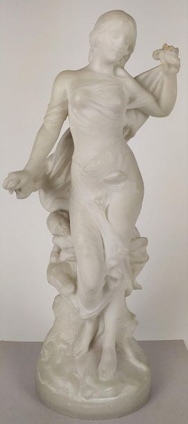null Edouard DROUOT (1859-1945) Nymphe debout avec putto Marbre blanc Signé au dos...