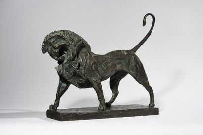 null PAUL FRÉDUREAU (FRA/ ?-1927) Lion Painted and patinated plaster Signed 'Frédureau'...