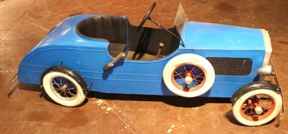null 

Electric car for children 

Cabriolet with sheet metal body on steel chassis,...