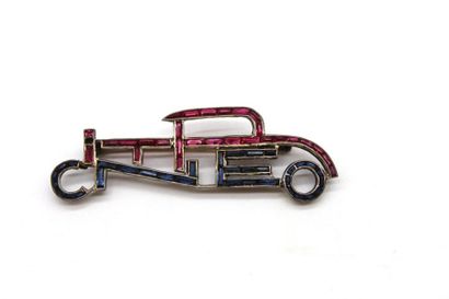 null CITROËN brooch

Onomatogram brooch, in vermeil in rule, red and blue semi-precious...