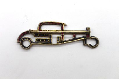 null CITROËN brooch

Onomatogram brooch, in vermeil in rule, red and blue semi-precious...