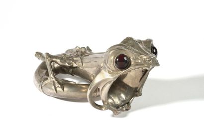  Carlo BUGATTI ( 1856-1940) 
Frog Alarm 
Art-Nouveau style horn, head and legs in...