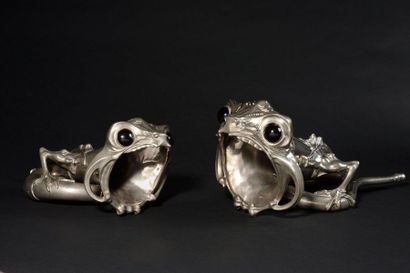 null Carlo BUGATTI ( 1856-1940) 
Frog Alarm 
Art-Nouveau style horn, head and legs...