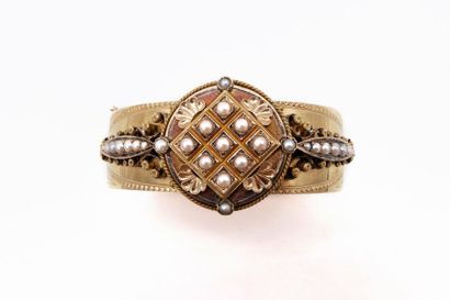 null BRACELET Napoleon III in 18K pink gold and fine pearls (two missing), with finely...