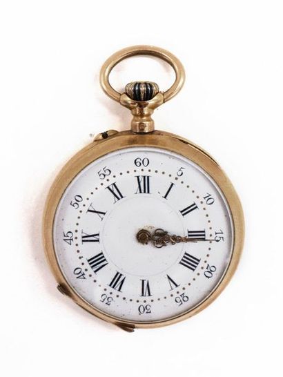null POCKET WATCH in 18K yellow gold. White enamel dial with Roman numerals. Chiselled...