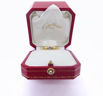 null CARTIER BAGUE Ellipse, en or jaune 18K retenant un diamant d'environ 0.30 carat....