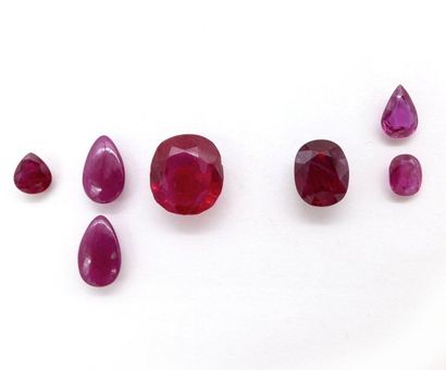 null SET OF NATURAL AND SYNTHETIC STONES ON PAPER Old jeweller's stock composed of...