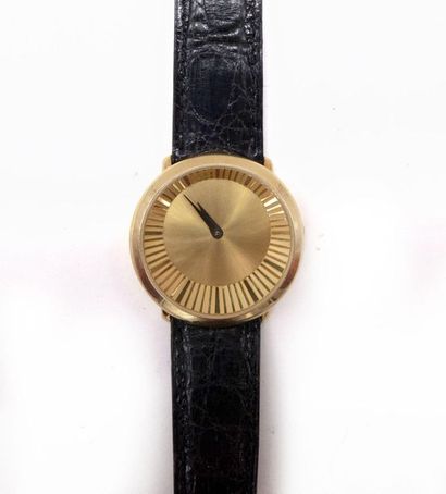 null MARINA B. Round "Ellixia" WATCH in 18K yellow gold. Radiant off-centre gold...