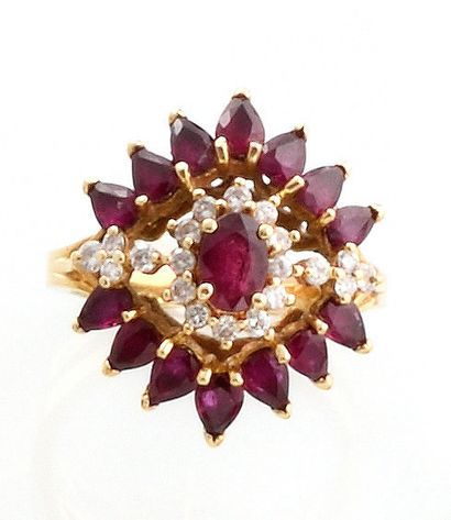 null RING in 18K yellow gold, adorned with an oval cut ruby in a setting of brilliant-cut...