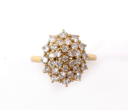 null RING in 18K yellow gold holding a pavé of 31 brilliant-cut diamonds. French...