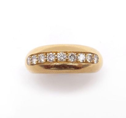 null RING in 18K yellow gold holding a line of 9 brilliant-cut diamonds. French work....