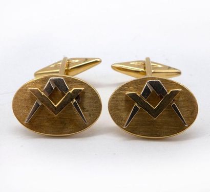 null PAIR OF 18K YELLOW GOLD Cufflinks with Masonic design. French work. Gross weight...