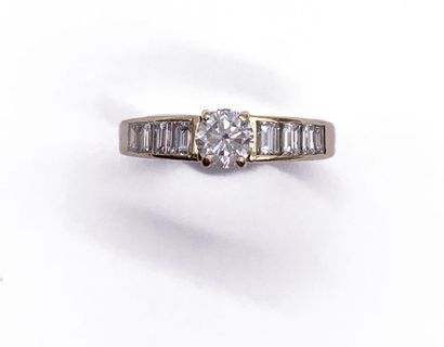 null RING in 18K yellow gold set with one brilliant cut diamond of approximately...