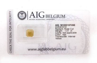 null FANCY DIAMOND UNDER SEAL 1.01 carat pink size, intense yellow colour. AIG certificate....