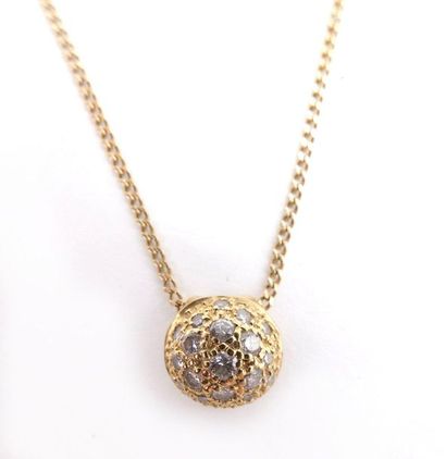 null 18K yellow gold necklace holding a yellow gold pendant adorned with a pavé of...