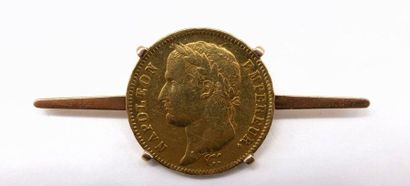 null BROCHE PIECE NAPOLEON EMPEREUR en or jaune 18K représentant le profil de Napoléon...