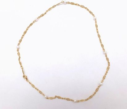 null NECKLACE in 18K yellow gold retaining 8 white pearls (not tested) in a decor...