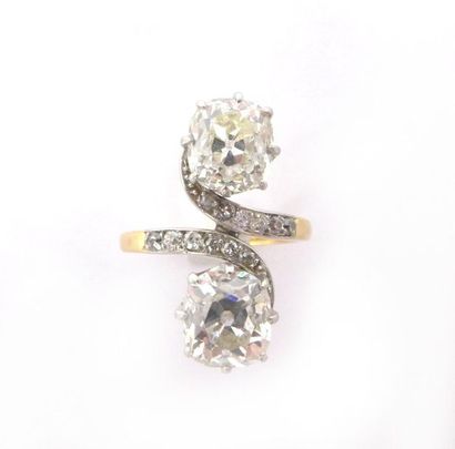 null RING TOI ET MOI in 18K yellow and white gold holding two cushion cut diamonds...