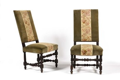 null Paire de chaises de style Louis XIII dites «os de mouton» à garniture en velours...