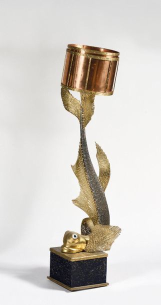 null JACQUES DUVAL-BRASSEUR (XXe siècle) Grand poisson en bronze partiellement patiné...
