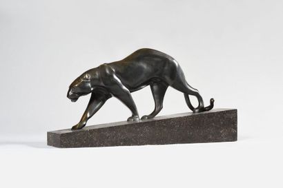 null 
MAURICE PROST (1894-1967), d'après


Panthère noire marchant


Bronze


Signé...