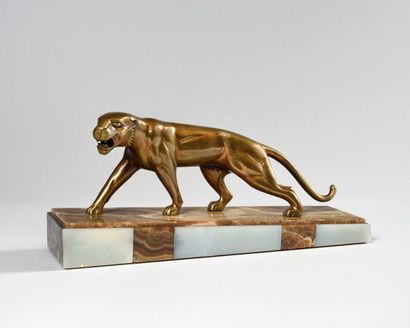 null JEANNE HUGES-ROYANNEZ (1885-1932) Panthère marchant Bronze sur socle onyx Travail...