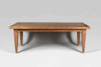 null WORK OF THE 1940's Dining room table with rectangular top in rosewood veneer...