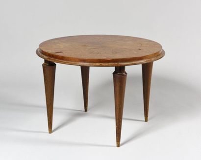 null WORK OF THE 1940S Pedestal table with circular top in sun veneer with boxwood...