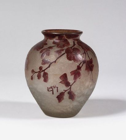 LEGRAS Vase ovoïde en verre givré à décor...
