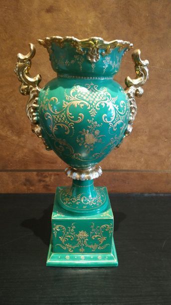 null PARIS Large polychrome porcelain vase of baluster shape decorated with a bouquet...